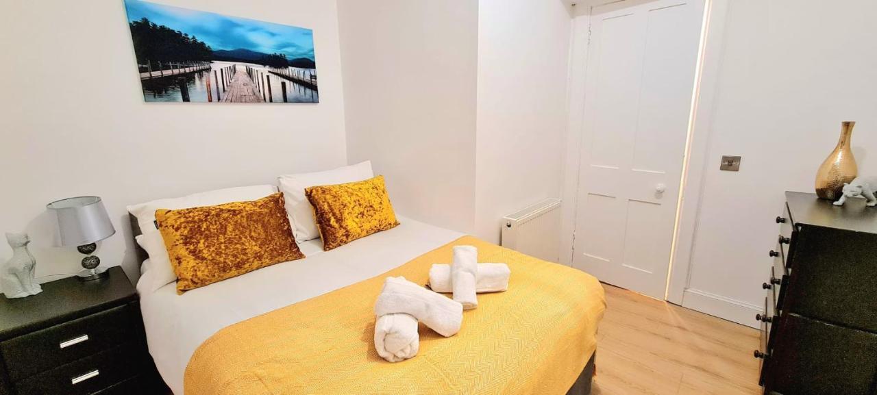 אדינבורו Stunning Modern 3 Bedroom Apartment מראה חיצוני תמונה
