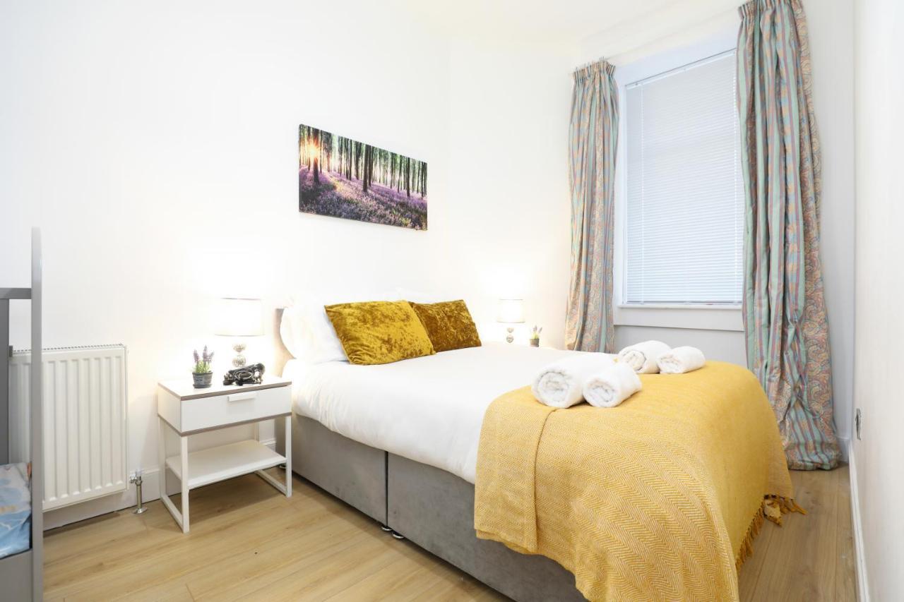 אדינבורו Stunning Modern 3 Bedroom Apartment מראה חיצוני תמונה